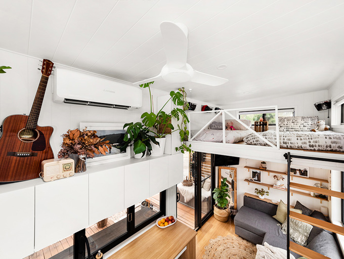Teewah 7.2 - With Air Conditioning and Ceiling Fan With Light and Remote Control